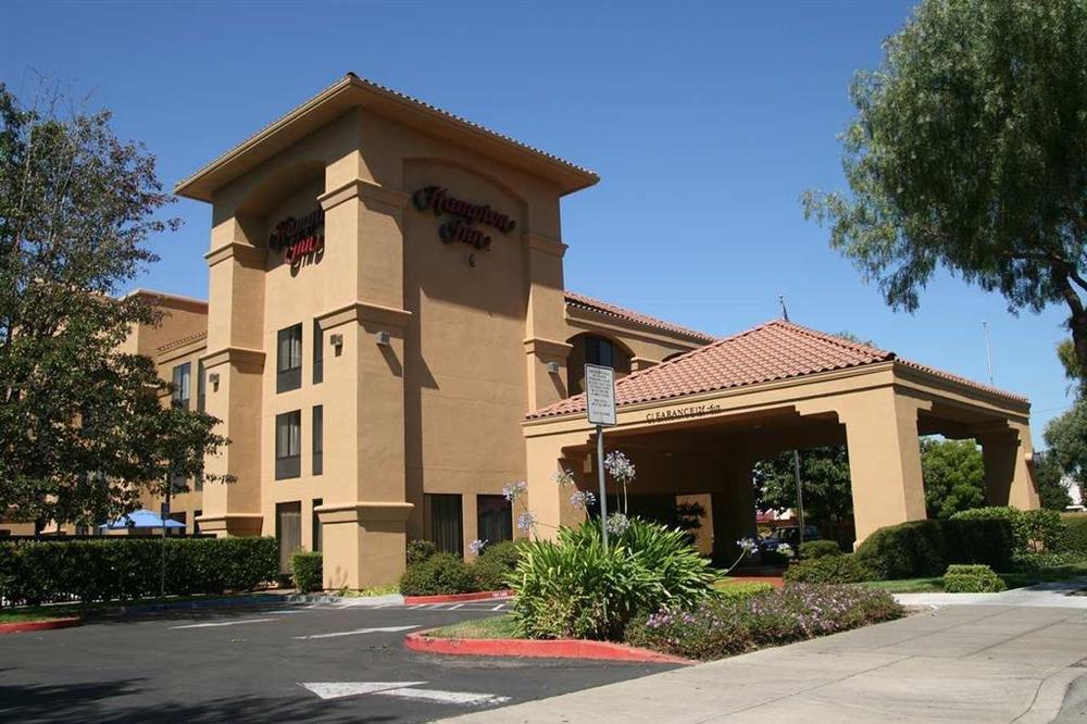 Hampton Inn Oakland-Хейуорд Экстерьер фото
