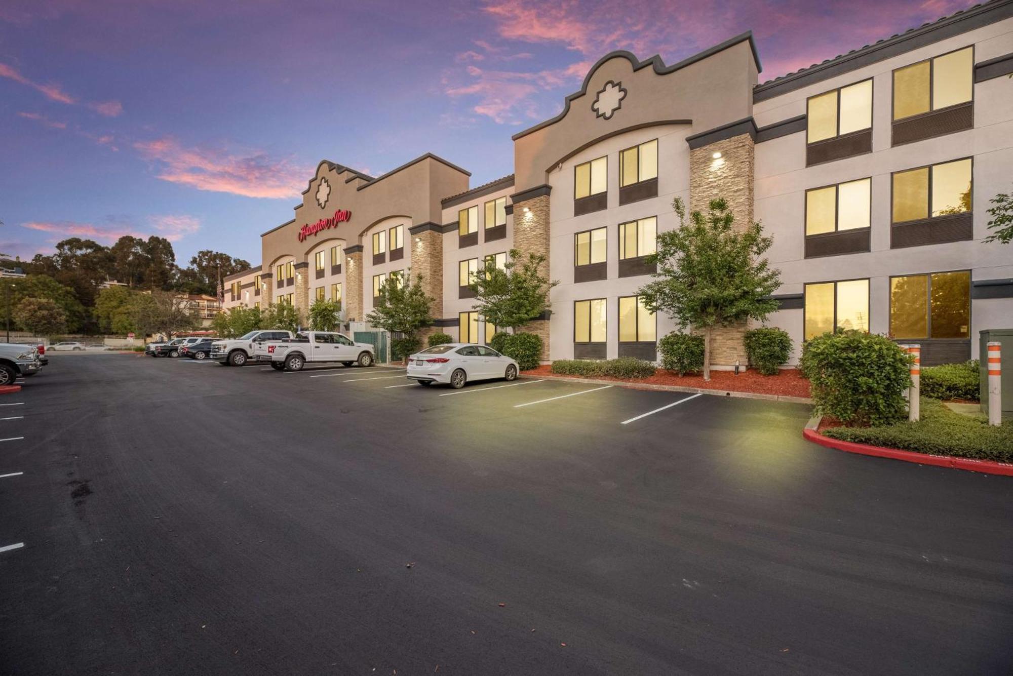 Hampton Inn Oakland-Хейуорд Экстерьер фото