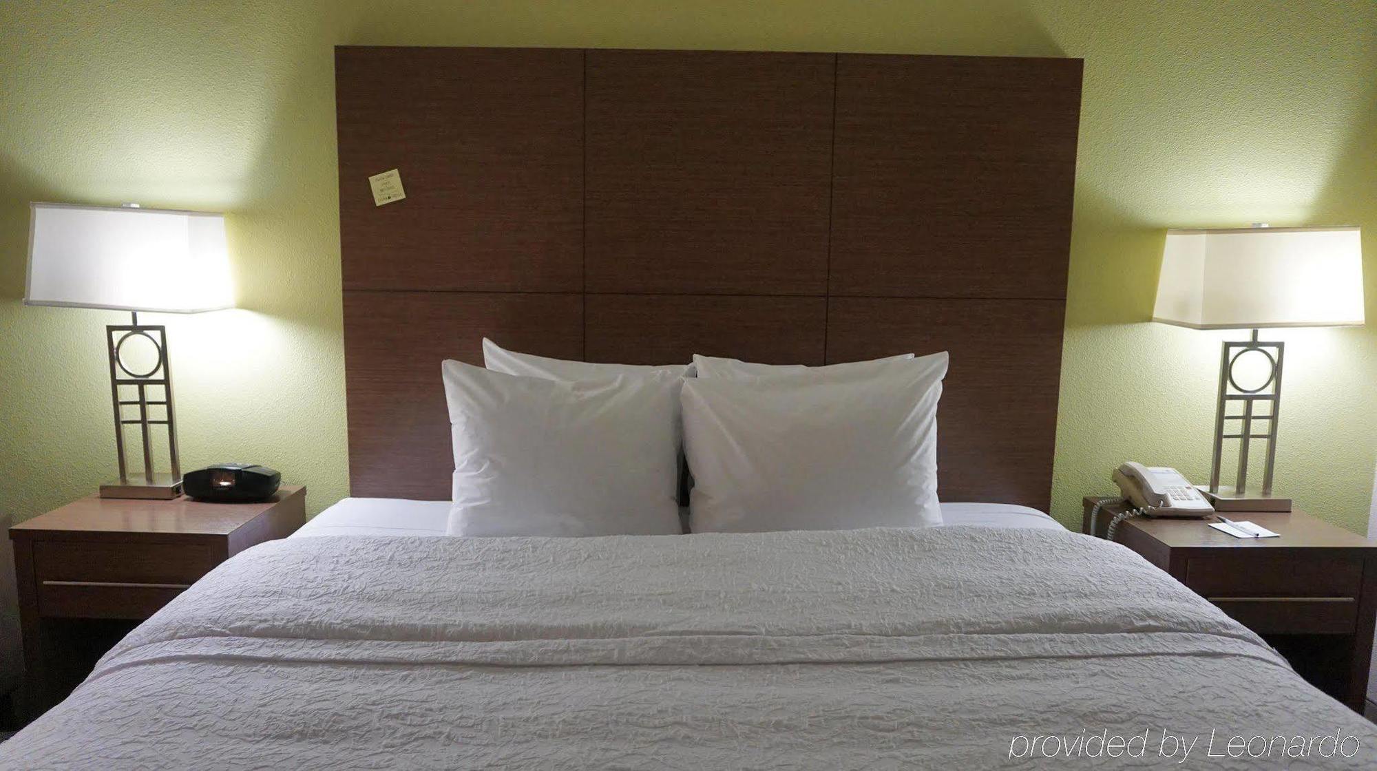 Hampton Inn Oakland-Хейуорд Экстерьер фото